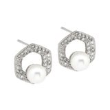 Broqueles plateados con perla central y marco hexagonal