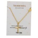 Collar dorado para mujer con dije de cruz y corazón.